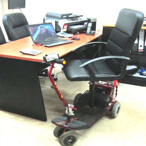 כיסא-משרדי-ממונע-אופיס-1